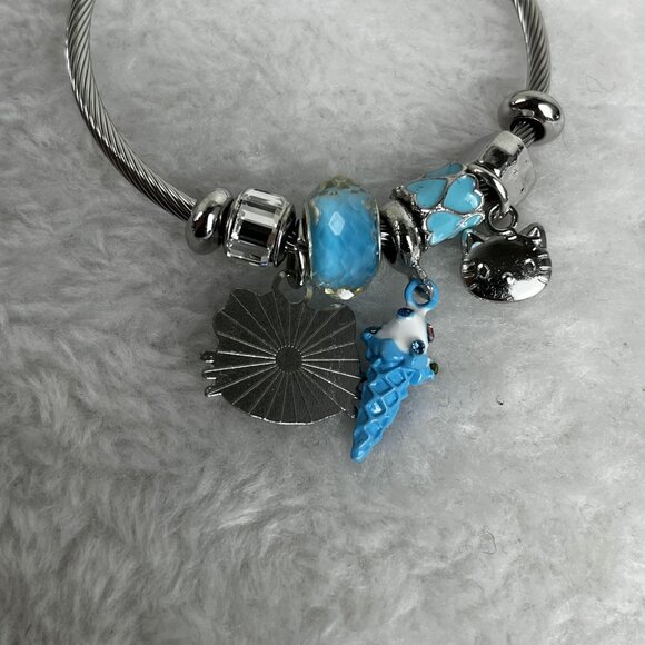 461 Blue Hello Kitty Bracelet cute - Picture 4 of 4